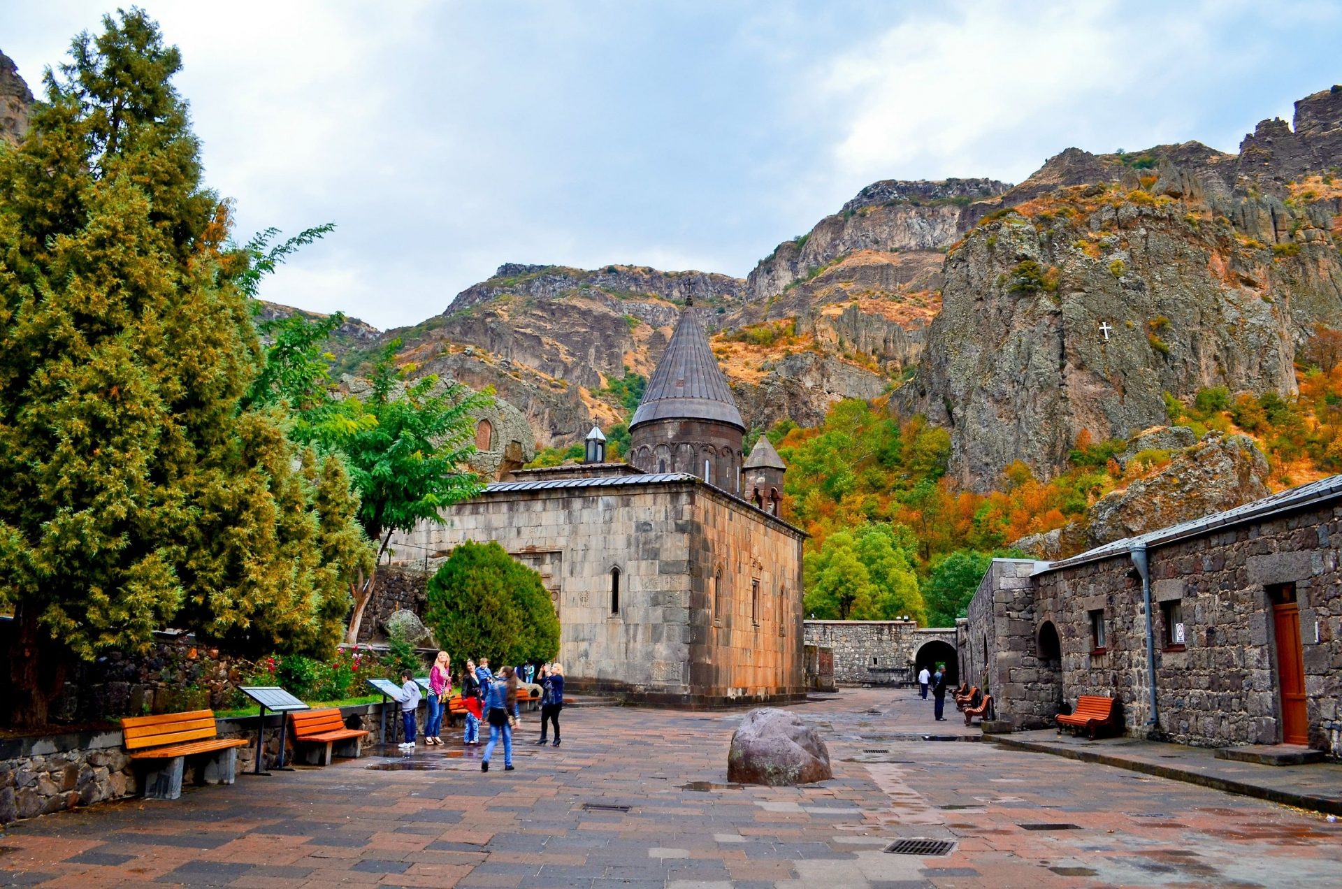 نمای خارجی از صومعه گغارد